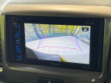 【バックカメラ】駐車時に後方がリアルタイム映像で確認できます。大型商業施設や立体駐車場での駐車時や、夜間のバック時に大活躍!運転スキルに関わらず、今や必須となった装備のひとつです!