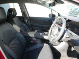 乗り降りしやすい運転席周りです。