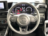 インテリアに合わせたデザインのステアリングは、運転される方のことも考え、運転しやすい形状、大きさです。是非一度、実際に触ってお確かめください。