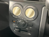 寒い冬も暑い夏も全席に快適な空調を届けてくれる、ダイヤル式エアコンを装備♪