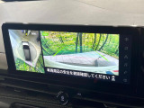 【アラウンドビューモニター】専用のカメラにより、上から見下ろしたような視点で360度クルマの周囲を確認することができます☆死角部分も確認しやすく、狭い場所での切り返しや駐車もスムーズに行えます。