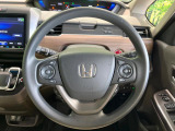 インテリアに合わせたデザインのステアリングは、運転される方のことも考え、運転しやすい形状、大きさです。是非一度、実際に触ってお確かめください。