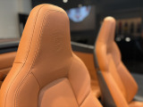【ヘッドレストのポルシェクレスト】