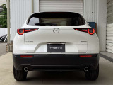 CX-30のエクステリアデザインは、明確なラインを使わず、面の動きのみで表現。アートとしての美しさと生命感を感じさせるデザインを創生しています