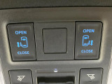 【両側パワースライドドア】スマートキーや運転席のスイッチで後席両側スライドドアの開閉が可能♪電動だから力を入れてドアを開ける必要が無く、小さなお子様でも簡単に開け閉めでき快適です♪