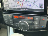 操作も簡単なオートエアコン装備。温度を設定すれば風量など自動で調節してくれます。