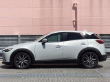 純正アルミで全体的にデザインがまとまっています。車も人も、オシャレはまずは足元からですね。