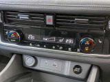 オートエアコンで温度を設定するだけで快適な車内環境を維持することができます!
