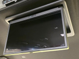 【フリップダウンモニター】家族や友人とお出かけする機会が多い方に大人気のフリップダウンモニター!大画面モニターで車内はエンタメ空間!退屈しがちな長距離ドライブも楽しい時間に変わります!