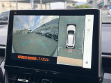 【パノラミックビューモニター】専用のカメラにより、上から見下ろしたような視点で360度クルマの周囲を確認することができます☆死角部分も確認しやすく、狭い場所での切り返しや駐車もスムーズに行えます。