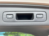 【パワーバックドア】スマートキーや運転席のボタンを押すだけでリアゲートが自動で開閉します!荷物を持っている時や、高い位置にあるバックドアを閉める際に便利な機能です♪