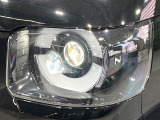 【LEDヘッドライト】悪天候や夜間走行時も良好な視界を確保し安心して運転できる高輝度LEDヘッドライトを装備!点灯速度が早く、消費電力も抑えられています。