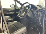 【運転席】座り心地が良いシートなので長時間の運転でも快適にお過ごしいただけます。新品のフロアマットのご注文も可能です。掲載箇所以外にご希望の写真がございましたらお気軽にお問い合わせ下さい。