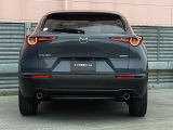CX-30のエクステリアデザインは、明確なラインを使わず、面の動きのみで表現。アートとしての美しさと生命感を感じさせるデザインを創生しています