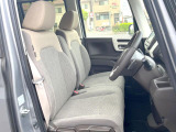 運転席シート廻りは使用感も少なく、良好な状態となっています。前オーナー様が丁寧に使っていたことがよくわかりますね。