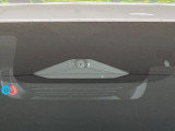【トヨタセーフティセンス】走行中に前方の車両等を認識し、衝突しそうな時は警報とブレーキで衝突回避と被害軽減をアシスト。より安全にドライブをお楽しみいただけます。