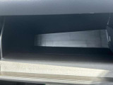 車検証なども収納できる大型のグローブボックスは、使い勝手もよく役立ちます!