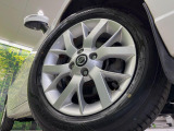 【純正15インチアルミホイール】外観にマッチした純正アルミホイールを装着しております。各種社外アルミホイールや、スタッドレスタイヤも取扱いしております。是非ご相談ください♪