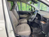 運転席まわりには十分なスペースがあり、大柄な方でもゆったり運転していただける環境です。