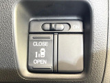 【パワースライドドア】スマートキーや運転席のスイッチでスライドドアの開閉が可能♪電動だから力を入れてドアを開ける必要が無く、小さいお子様でも、重い荷物を持っている時もラクに開け閉めできます♪