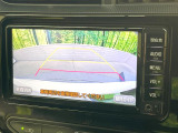 【バックカメラ】駐車時に後方がリアルタイム映像で確認できます。大型商業施設や立体駐車場での駐車時や、夜間のバック時に大活躍!運転スキルに関わらず、今や必須となった装備のひとつです!