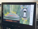 【パノラミックビューモニター】専用のカメラにより、上から見下ろしたような視点で360度クルマの周囲を確認することができます☆死角部分も確認しやすく、狭い場所での切り返しや駐車もスムーズに行えます。