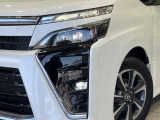 【LEDヘッドライト】悪天候や夜間走行時も良好な視界を確保し安心して運転できる高輝度LEDヘッドライトを装備!点灯速度が早く、消費電力も抑えられています。