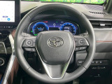 【純正革巻きステアリング】上質な革を使用することで、手にしっかり馴染みとても運転しやすいハンドルです♪