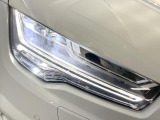 ●LEDハイビームが多数独立で存在し、ハイビーム時に対向車や前方を走る車の部分をロービームに切り替えが可能!!シーケンシャルウインカーも装備!!
