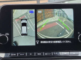 アラウンドビューモニター。上空から見下ろしているような映像で、スムースな駐車をサポートします。