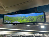 【デジタルインナーミラー】後席の大きな荷物や同乗者で後方が確認しづらい時でも安心!カメラが撮影した車両後方の映像をルームミラー内に表示。クリアな視界で状況の確認が可能です!