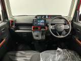 【インパネ】運転のしやすさを最優先に設計された見晴らしの良いフロントビュー。車両間隔が掴みやすく狭い道でも安心♪「安全」と「品質」を最優先に、安心してお乗りいただけるクルマを提供いたします。