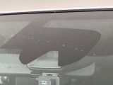 【エマージェンシーブレーキ】走行中に前方の車両等を認識し、衝突しそうな時は警報とブレーキで衝突回避と被害軽減をアシスト。より安全にドライブをお楽しみいただけます。