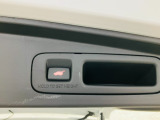 パワーテールゲート装備!荷物を持っていてもスイッチ一つでテールゲートの開閉が可能です!パワーテールゲートは運転席からも操作することができます!