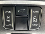 【両側パワースライドドア】スマートキーや運転席のスイッチで後席両側スライドドアの開閉が可能♪電動だから力を入れてドアを開ける必要が無く、小さなお子様でも簡単に開け閉めでき快適です♪