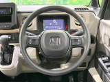 インテリアに合わせたデザインのステアリングは、運転される方のことも考え、運転しやすい形状、大きさです。是非一度、実際に触ってお確かめください。