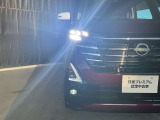 マルチリフレクタータイプのLEDヘッドライト(ハイ/ロービーム)、遠くまで明るく照らし夜間の安全運転をサポートします。