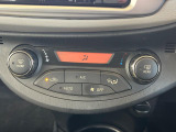 【オートエアコン】一度お好みの温度に設定すれば、車内の温度を検知し風量や温度を自動で調整。暑い&hellip;寒い&hellip;と何度もスイッチ操作をする必要はありません。快適な車内空間には必須の機能ですね♪
