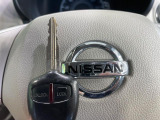 【キーレス】少し離れた場所からでもボタン一つでドアの開錠・施錠ができるのでとっても便利!ドアの鍵穴周りに傷をつけることもありません♪
