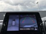 アラウンドビューモニターがナビゲーションに映るのでバック駐車も安心です。