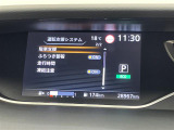 【パーキングアシスト】駐車したい際に、シフト操作やブレーキ操作は音声案内に従い運転手がおこないますが、ステアリング操作を絶妙な角度でコントロールしたり、修正まで含めてサポートします。