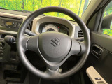 インテリアに合わせたデザインのステアリングは、運転される方のことも考え、運転しやすい形状、大きさです。是非一度、実際に触ってお確かめください。