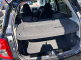 ディーラーオプション「トノカバー」で駐車時などにも荷物の目隠しができて安全です。