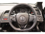 握りやすく、回しやすいステアリングは長時間の運転でも疲れを感じさせません!
