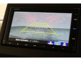 バックカメラが装備されており、後方の安全確認はもちろんのこと狭い場所での駐車や雨の日・夜間など視界の悪いコンディションでのストレスの軽減にもなります!