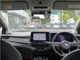 視界広々で運転しやすいインパネ