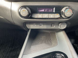 エアコン操作部・ワイヤレス充電器装備