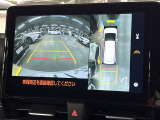 【パノラミックビューモニター】専用のカメラにより、上から見下ろしたような視点で360度クルマの周囲を確認することができます☆死角部分も確認しやすく、狭い場所での切り返しや駐車もスムーズに行えます。