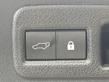 【パワーバックドア】スマートキーや運転席のボタンを押すだけでリアゲートが自動で開閉します!荷物を持っている時や、高い位置にあるバックドアを閉める際に便利な機能です♪