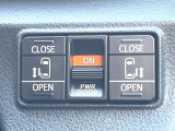 【両側パワースライドドア】スマートキーや運転席のスイッチで後席両側スライドドアの開閉が可能♪電動だから力を入れてドアを開ける必要が無く、小さなお子様でも簡単に開け閉めでき快適です♪